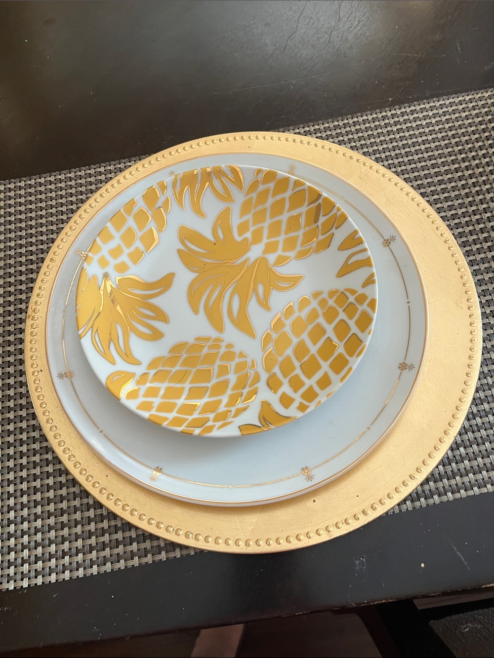 4 -Tommy Bahama place settings Gold Pineapple Accent Plate on White dinner plate